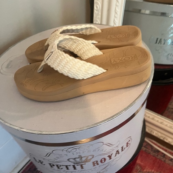 ROXY thongs - Picture 1 of 4